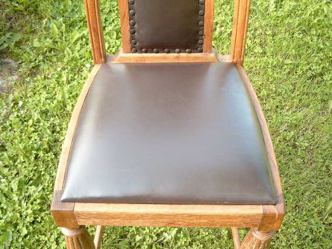 antike Stühle mit neuer Gurtung und Polsterung